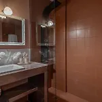 Dio Escapes Poúlithra