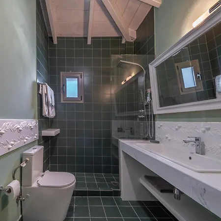 Dio Escapes Villa Poúlithra