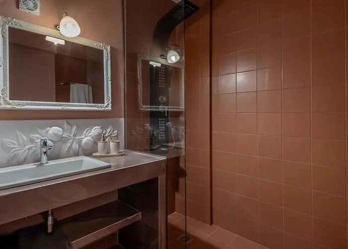 Dio Escapes Poúlithra