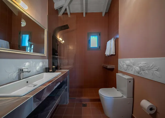 Dio Escapes Villa Poúlithra