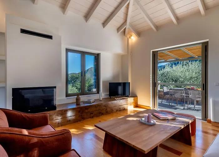 Dio Escapes Poúlithra