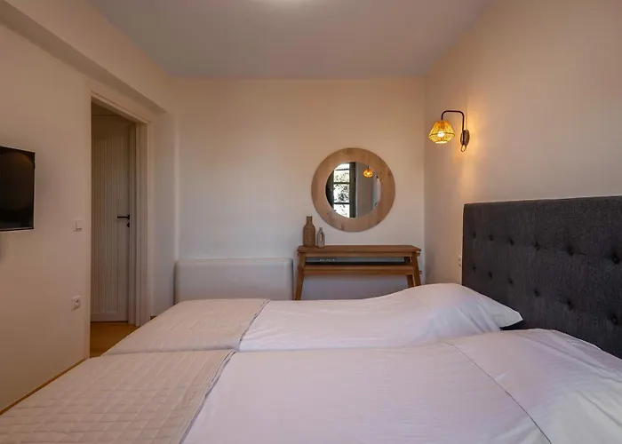 Dio Escapes Villa Poúlithra