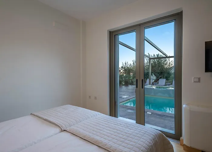 Dio Escapes Poúlithra