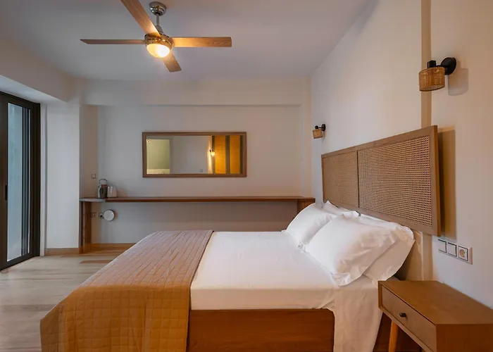 Dio Escapes Poúlithra