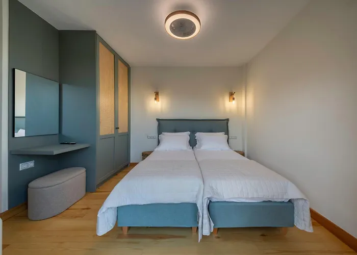 Dio Escapes Villa Poúlithra