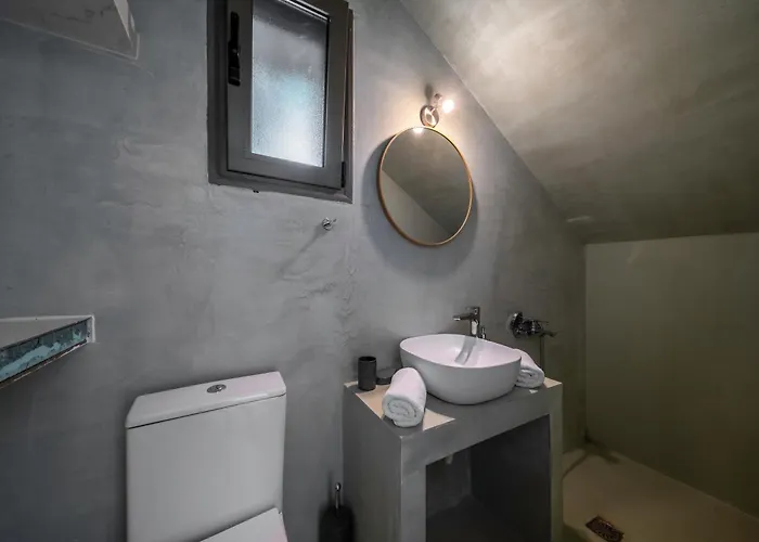 Dio Escapes Villa Poúlithra